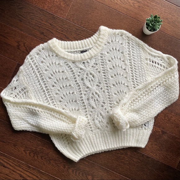 Chunky Cropped Sweater - Picture 2 of 11